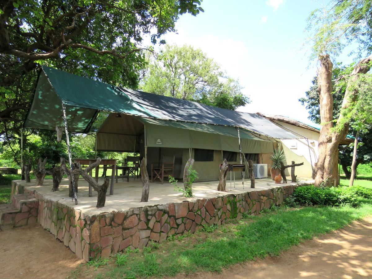 Croc Valley Camp Mfuwe Exteriér fotografie